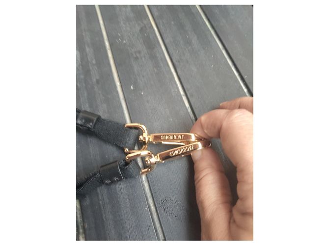 Cinghia a Spalla Jacquemus in Pelle Nera Nero D'oro - vista 2
