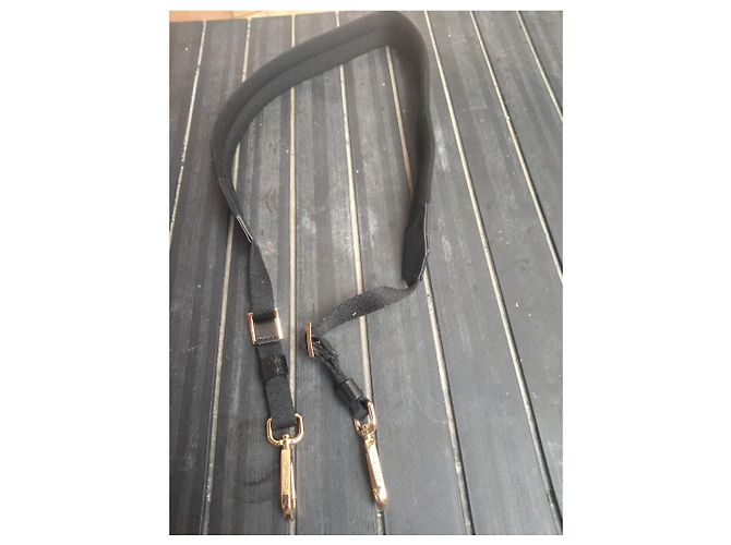 Cinghia a Spalla Jacquemus in Pelle Nera Nero D'oro - vista 5
