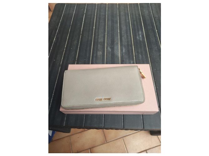 Miu Miu Graue Lederbörse - Ansicht 3
