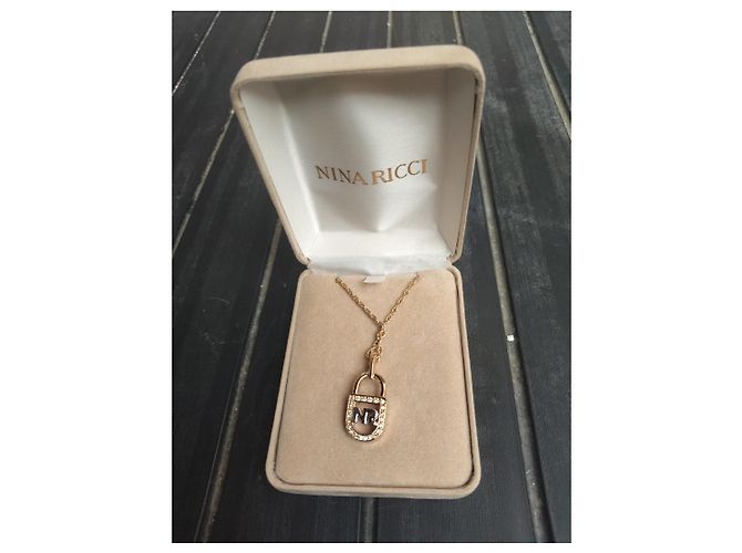 Collana Nina Ricci placcata in oro con pendente a forma di lucchetto D'oro - vista 4