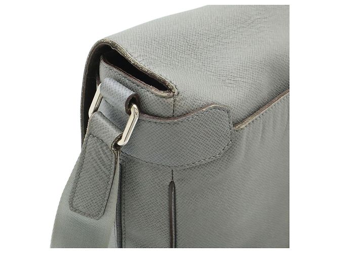 Sac messager en cuir Taiga Roman MM de Louis Vuitton Gris - vue 4