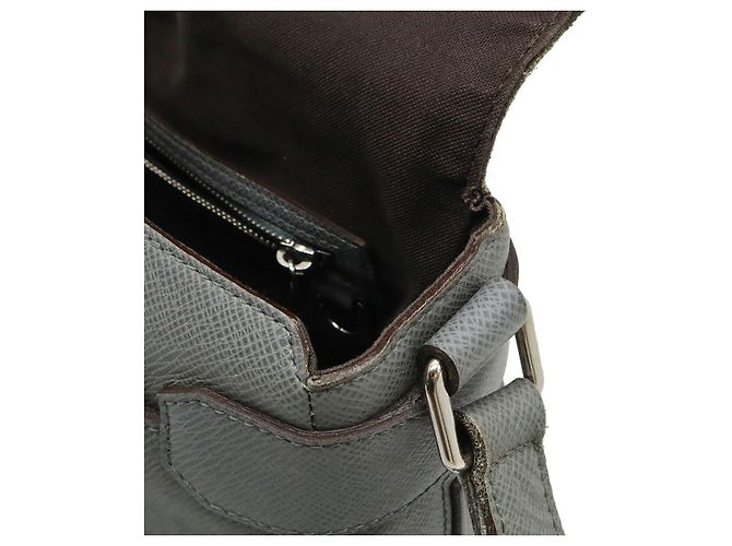 Sac messager en cuir Taiga Roman MM de Louis Vuitton Gris - vue 7