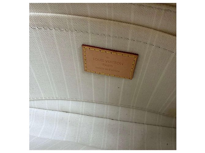 Multi Pochette Accessoires Louis Vuitton pink Monogramm riesig am Pool - Ansicht 13
