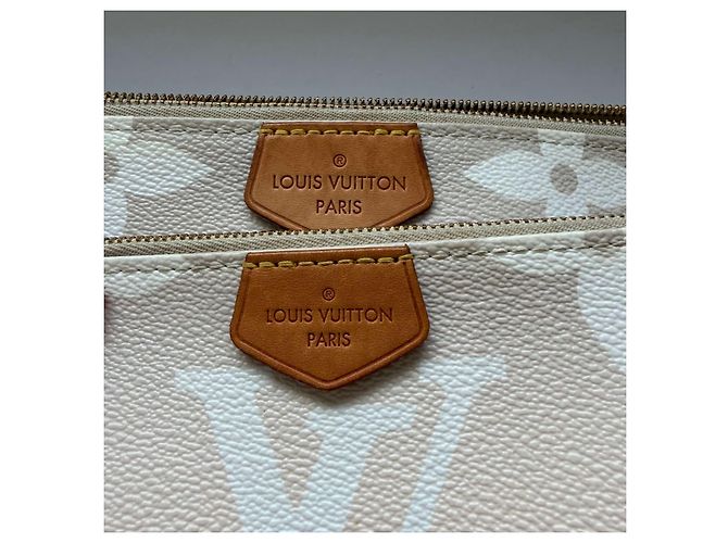 Multi Pochette Accessoires Louis Vuitton pink Monogramm riesig am Pool - Ansicht 14