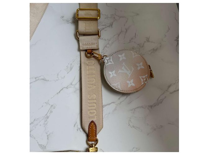 Multi Pochette Accessoires Louis Vuitton pink Monogramm riesig am Pool - Ansicht 19