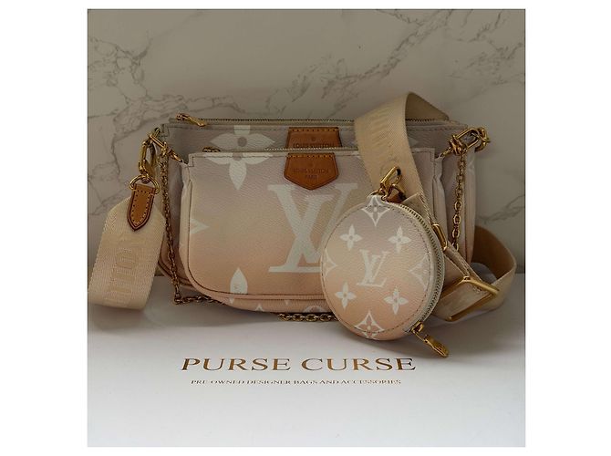 Multi Pochette Accessoires Louis Vuitton pink Monogramm riesig am Pool - Ansicht 3