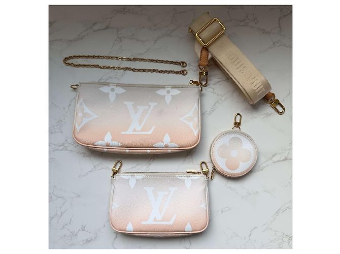 Multi Pochette Accessoires Louis Vuitton pink Monogramm riesig am Pool - Ansicht 6