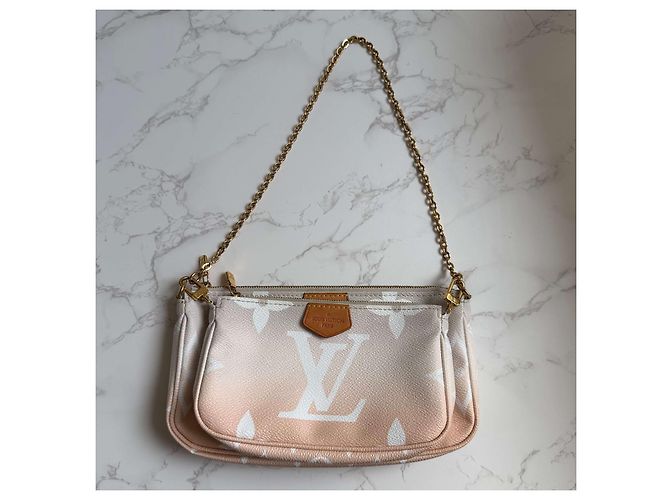 Multi Pochette Accessoires Louis Vuitton pink Monogramm riesig am Pool - Ansicht 7