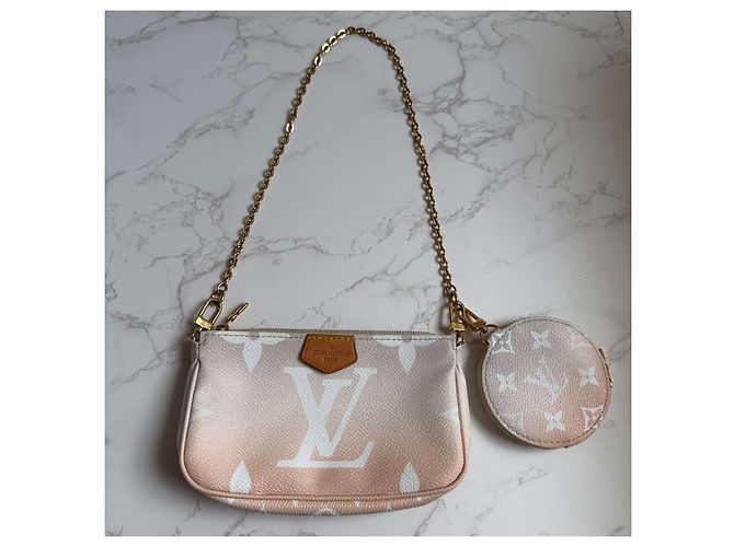 Multi Pochette Accessoires Louis Vuitton pink Monogramm riesig am Pool - Ansicht 8