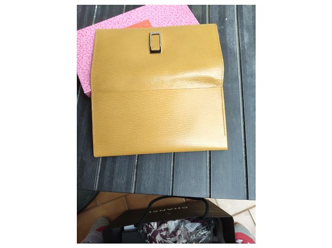 Autre Marque Cartera Ungaro de cuero amarillo Castaño - vista 6