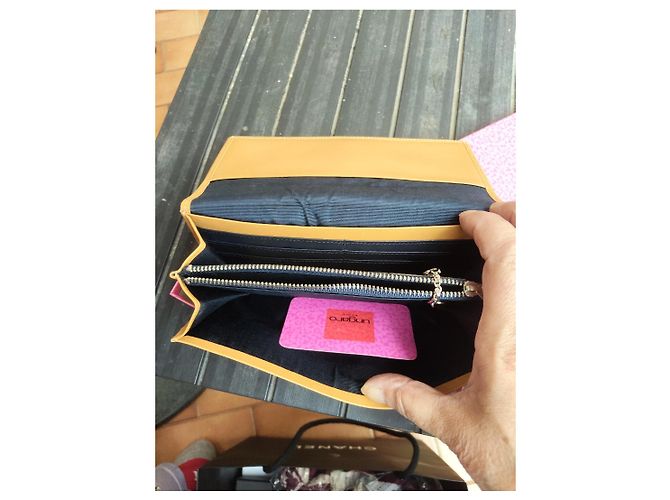 Autre Marque Cartera Ungaro de cuero amarillo Castaño - vista 8