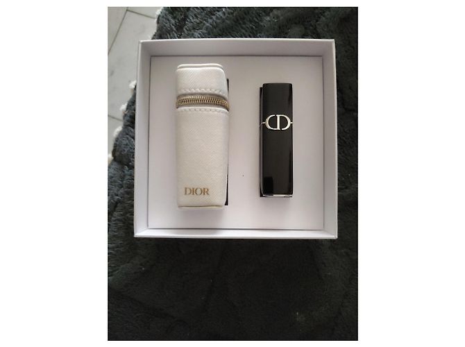 Estojo de batom Dior em tecido branco com chaveiro e batom Gold hardware - vista 2