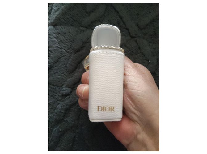 Estojo de batom Dior em tecido branco com chaveiro e batom Gold hardware - vista 4