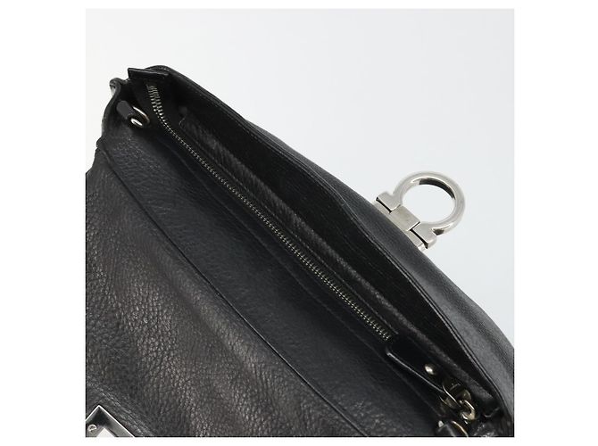 Borsa a mano in pelle nera e argento Gancini di Salvatore Ferragamo Auth bs34239 Nero - vista 10