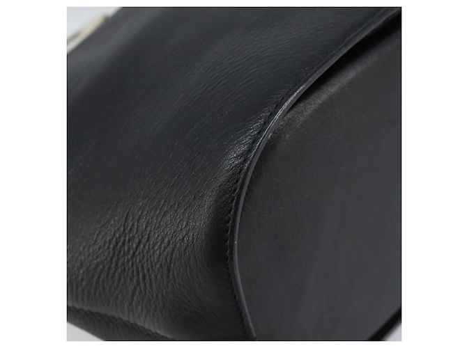 Céline Bolso de Hombro CELINE Circle de Cuero Negro y Oro Auth BAZ623A Dorado - vista 15
