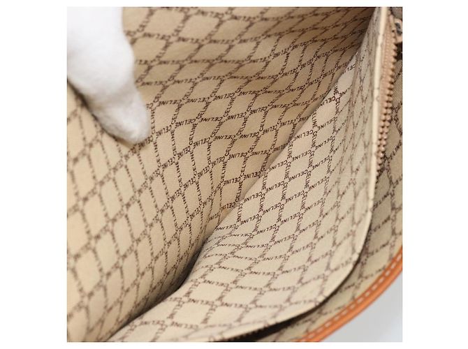 Céline Clutch in tela Macadam CELINE PVC Beige Oro Auth ARZ901 D'oro - vista 22