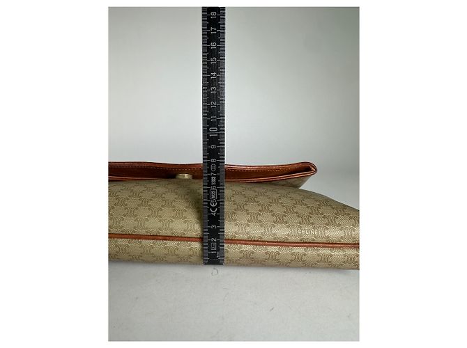 Céline Clutch in pelle monogramma Triomphe vintage di Celine beige e marrone - vista 14