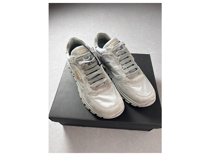 Sneakers Prada in pelle e camoscio Bianco Grigio - vista 2