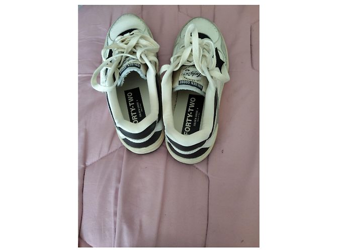 Golden Goose Sneakers basse in pelle bianca e camoscio Nero Bianco Grigio - vista 4