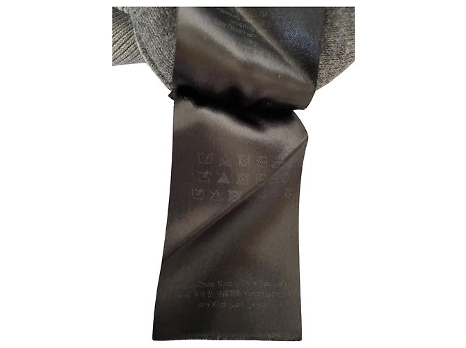 Moletom cinza CAROLINA HERRERA – casual chique e minimalista ✨ - vista 6