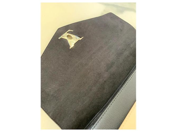 Louis Vuitton Mylockme Bolsa de couro granulado Preto e Creme - vista 11