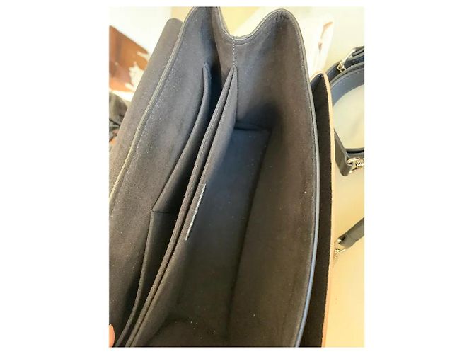 Louis Vuitton Mylockme Bolsa de couro granulado Preto e Creme - vista 13