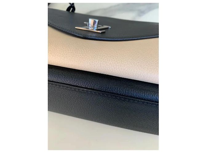 Louis Vuitton Mylockme Bolsa de couro granulado Preto e Creme - vista 8