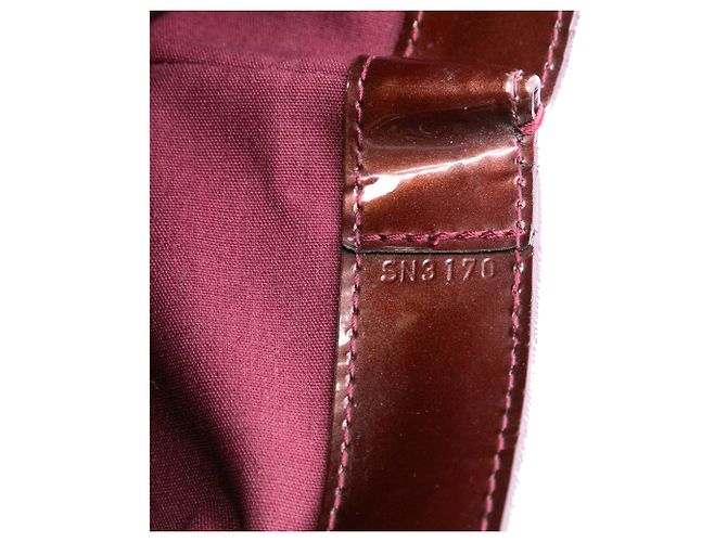 Louis Vuitton Borsa Wilshire MM in Vernis Monogram Viola Porpora - vista 6