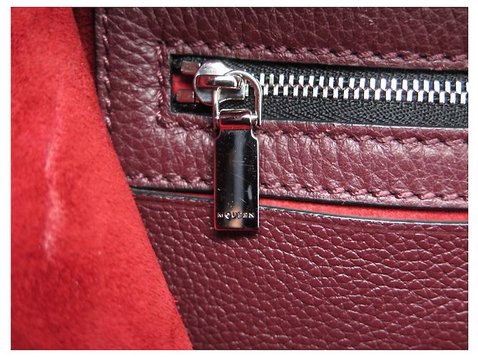 BOLSO ALEXANDER MCQUEEN T-BAR SLING DE CUERO TEXTURIZADO BURDEOS - vista 12