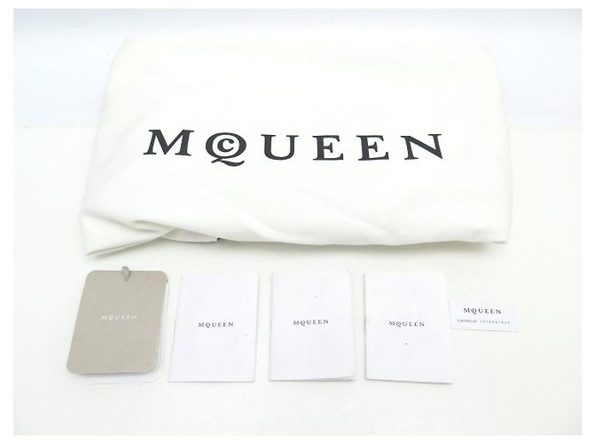 BOLSO ALEXANDER MCQUEEN T-BAR SLING DE CUERO TEXTURIZADO BURDEOS - vista 14