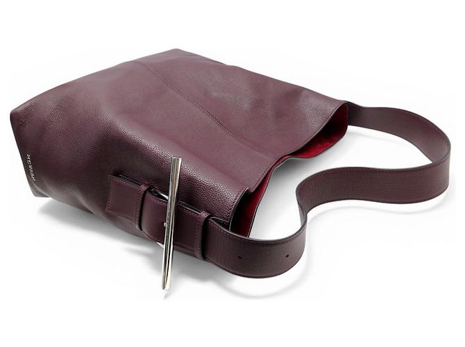 BOLSO ALEXANDER MCQUEEN T-BAR SLING DE CUERO TEXTURIZADO BURDEOS - vista 6