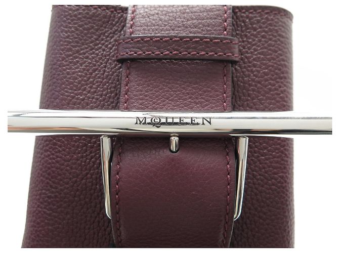 BOLSO ALEXANDER MCQUEEN T-BAR SLING DE CUERO TEXTURIZADO BURDEOS - vista 8