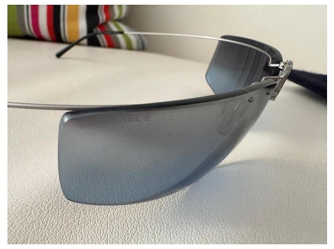 Óculos de sol Chanel em metal cinza com logo CC Metálico Azul claro - vista 12