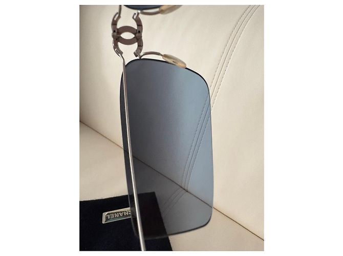 Óculos de sol Chanel em metal cinza com logo CC Metálico Azul claro - vista 14