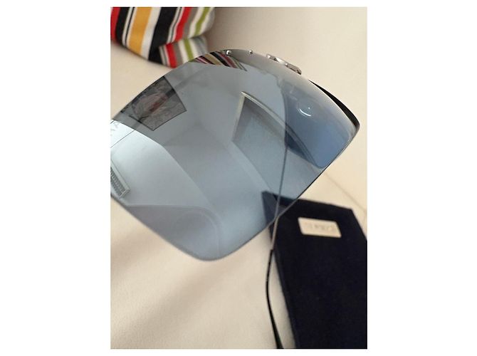 Óculos de sol Chanel em metal cinza com logo CC Metálico Azul claro - vista 16