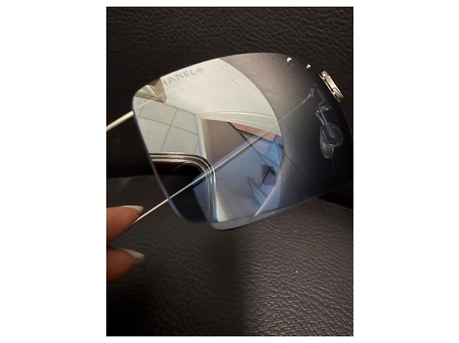 Óculos de sol Chanel em metal cinza com logo CC Metálico Azul claro - vista 21