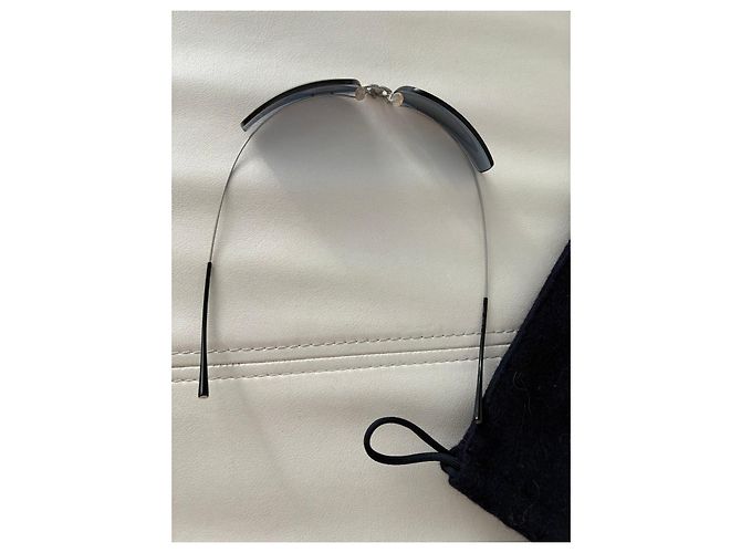 Óculos de sol Chanel em metal cinza com logo CC Metálico Azul claro - vista 7