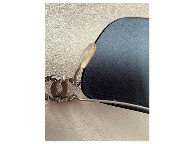 Óculos de sol Chanel em metal cinza com logo CC Metálico Azul claro - vista 9