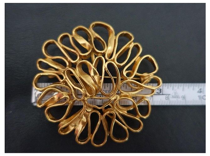 Pendente e spilla Yves Saint Laurent degli anni '80 placcati in oro D'oro - vista 10