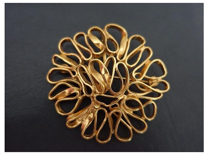 Pendente e spilla Yves Saint Laurent degli anni '80 placcati in oro D'oro - vista 11