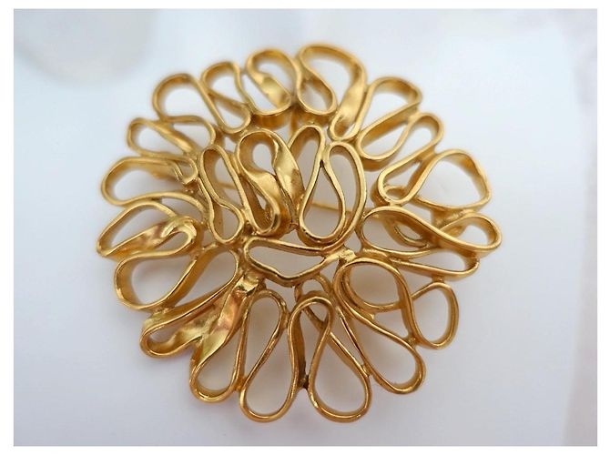 Pendente e spilla Yves Saint Laurent degli anni '80 placcati in oro D'oro - vista 3
