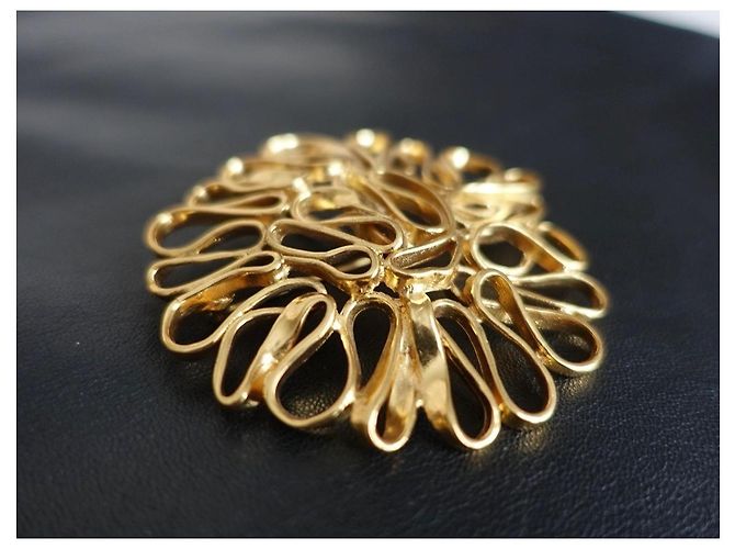 Pendente e spilla Yves Saint Laurent degli anni '80 placcati in oro D'oro - vista 4