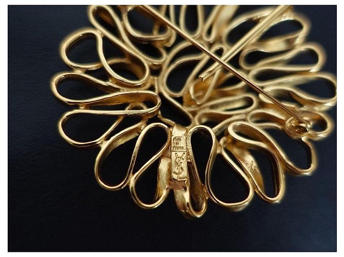 Pendente e spilla Yves Saint Laurent degli anni '80 placcati in oro D'oro - vista 7
