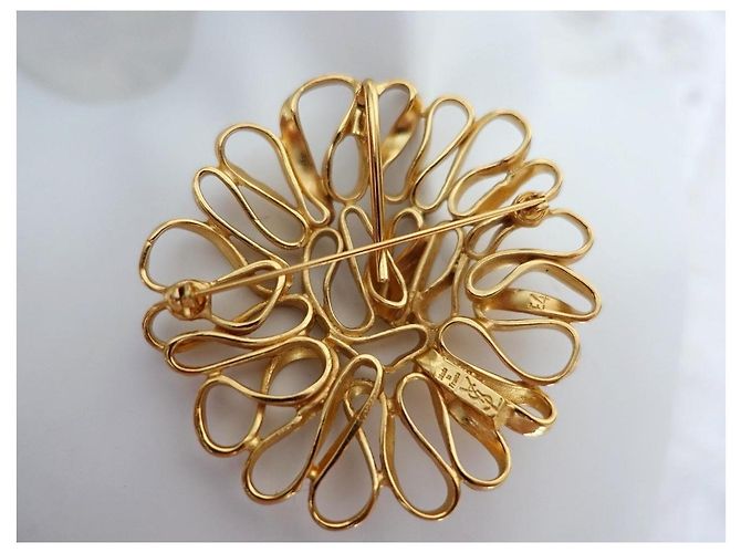 Pendente e spilla Yves Saint Laurent degli anni '80 placcati in oro D'oro - vista 8