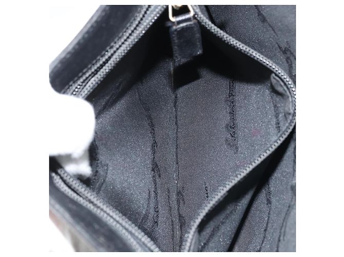 Bolsa de Ombro Gancini em Couro Preto e Dourado Auth BA11825 da Salvatore Ferragamo - vista 22