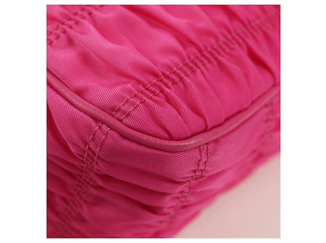 Borsa a spalla con catena Prada in nylon rosa e oro 1BH152 Auth SW2261SAM D'oro - vista 15