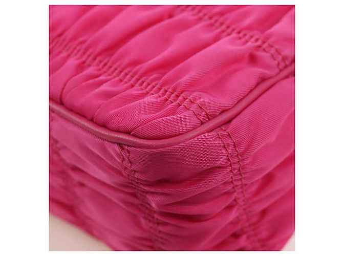 Borsa a spalla con catena Prada in nylon rosa e oro 1BH152 Auth SW2261SAM D'oro - vista 18