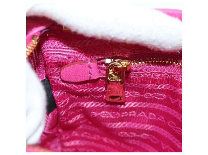 Borsa a spalla con catena Prada in nylon rosa e oro 1BH152 Auth SW2261SAM D'oro - vista 23