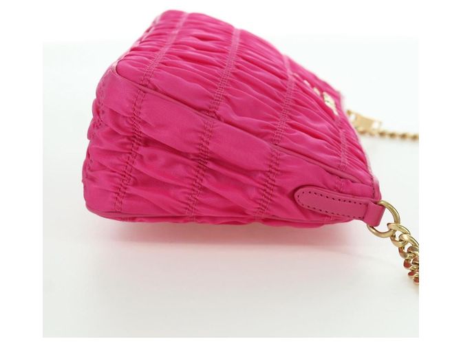 Borsa a spalla con catena Prada in nylon rosa e oro 1BH152 Auth SW2261SAM D'oro - vista 4