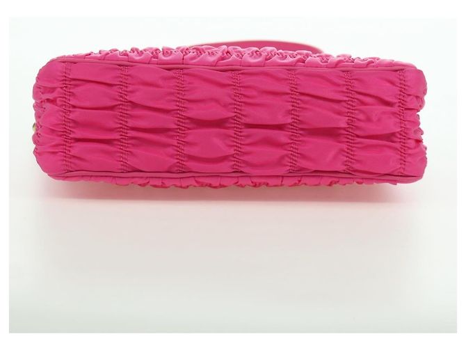 Borsa a spalla con catena Prada in nylon rosa e oro 1BH152 Auth SW2261SAM D'oro - vista 5